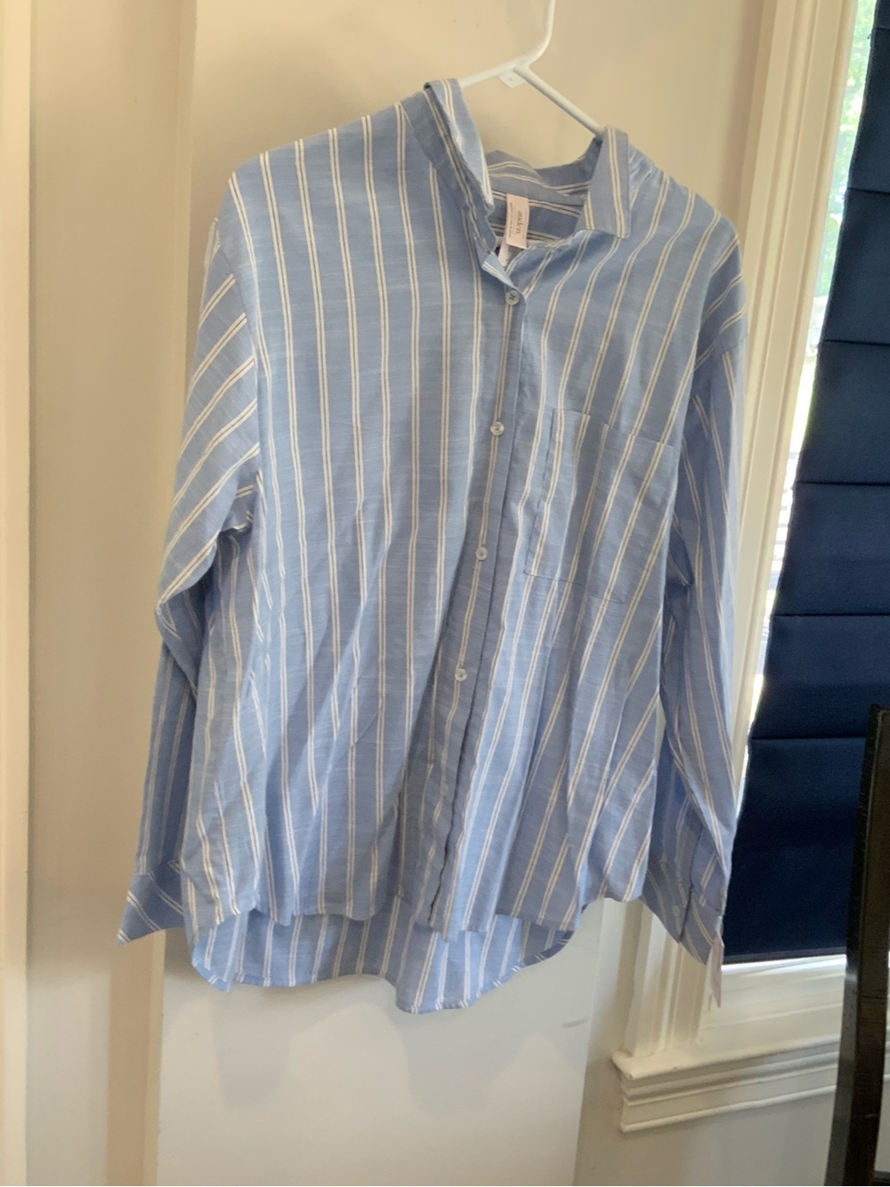 Auden Light Blue and White Striped women Button-Down Shirt size large. SKU 3221
